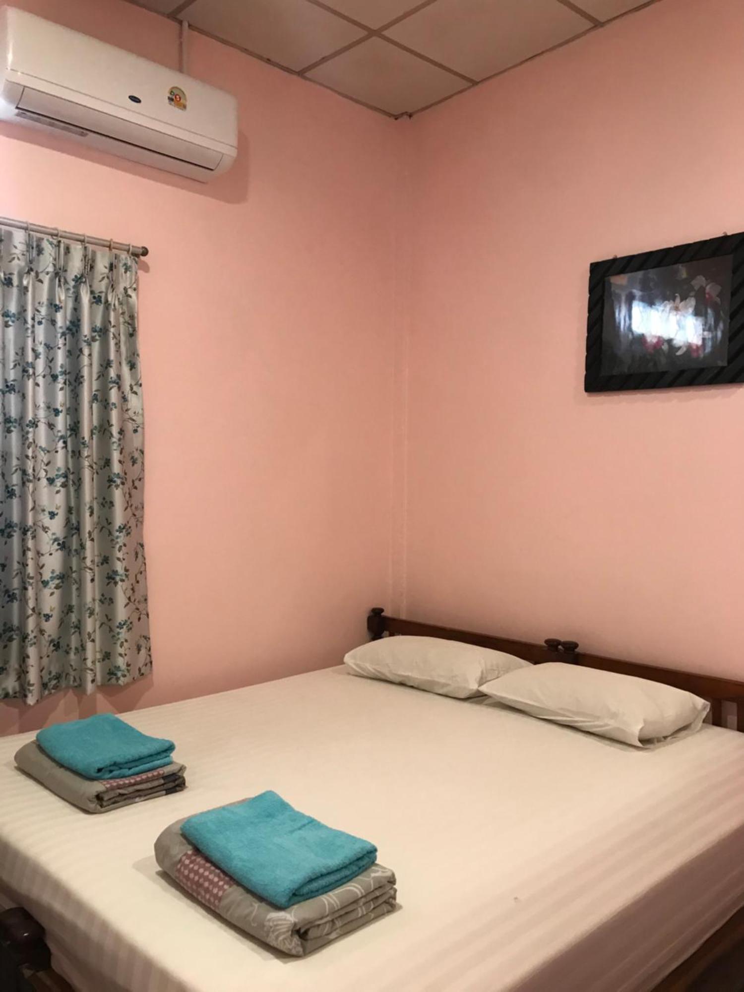 Vitoonguesthouse2Fanrooms & Aircondition スコタイ エクステリア 写真