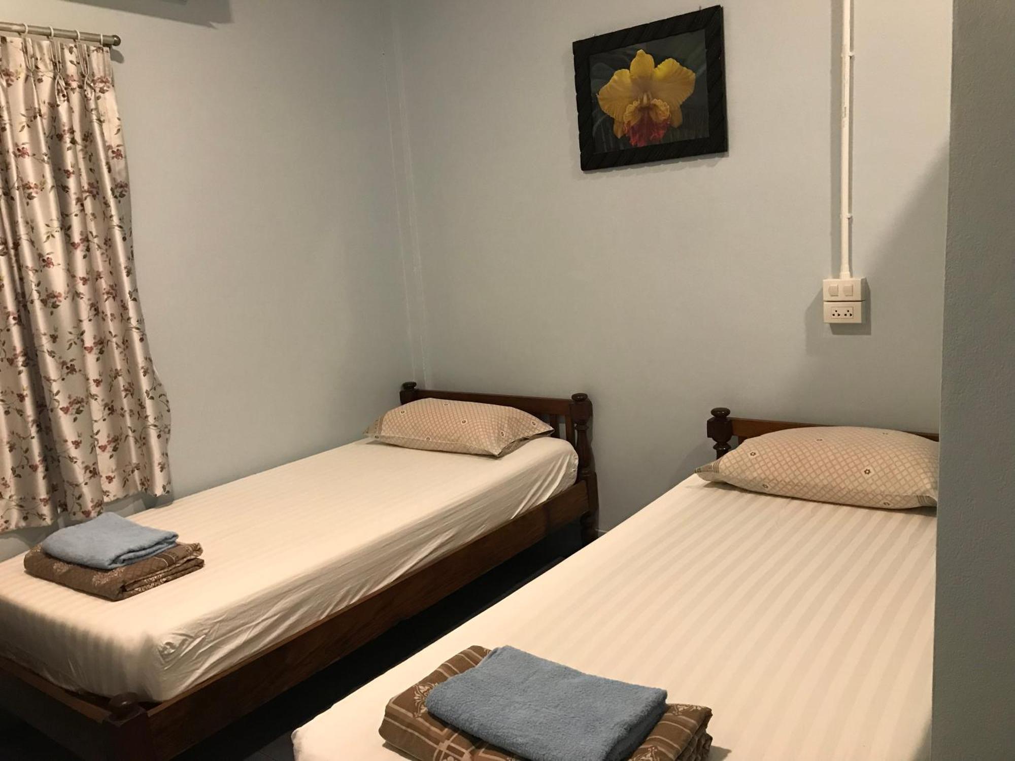 Vitoonguesthouse2Fanrooms & Aircondition スコタイ エクステリア 写真