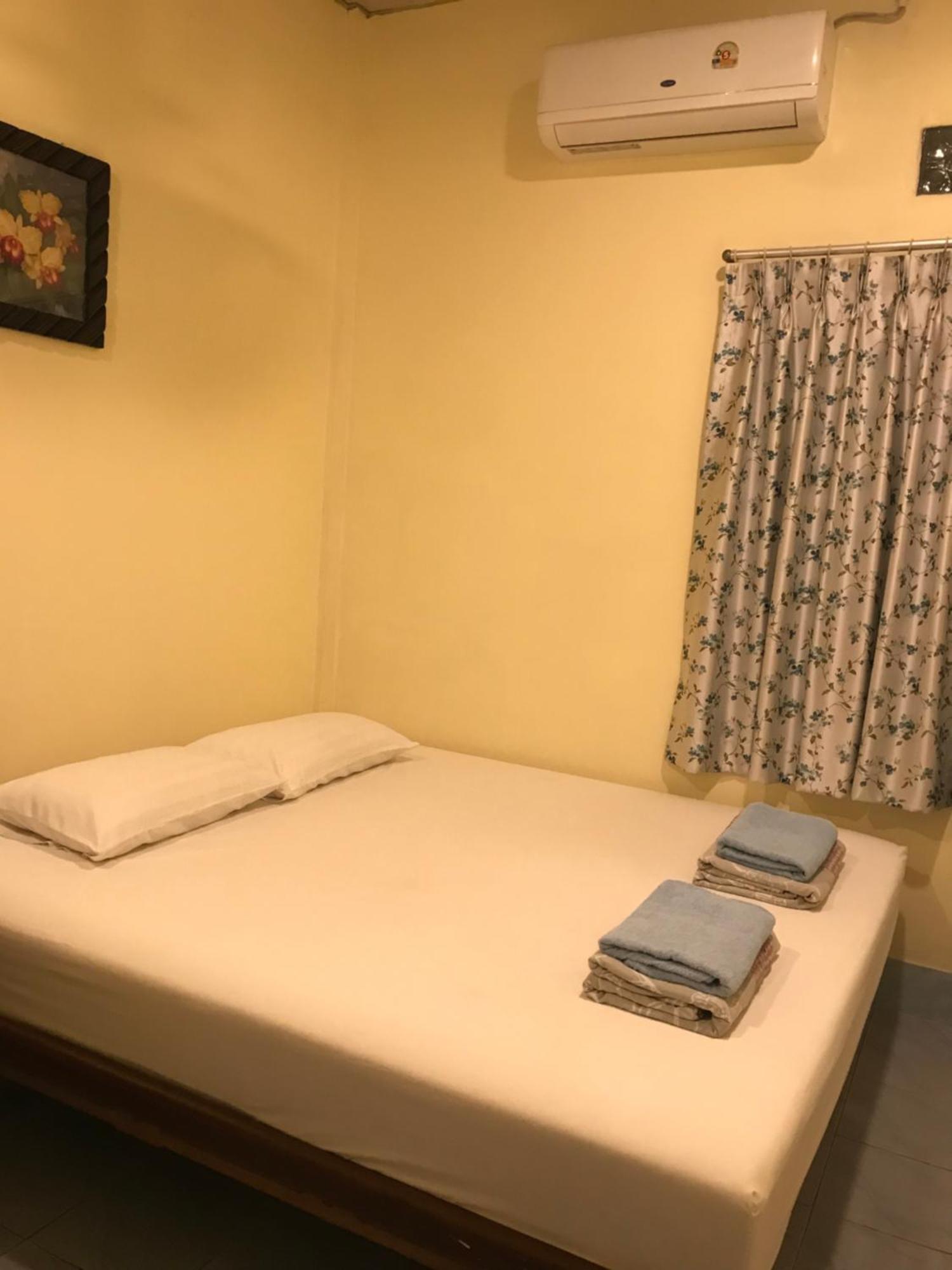 Vitoonguesthouse2Fanrooms & Aircondition スコタイ エクステリア 写真